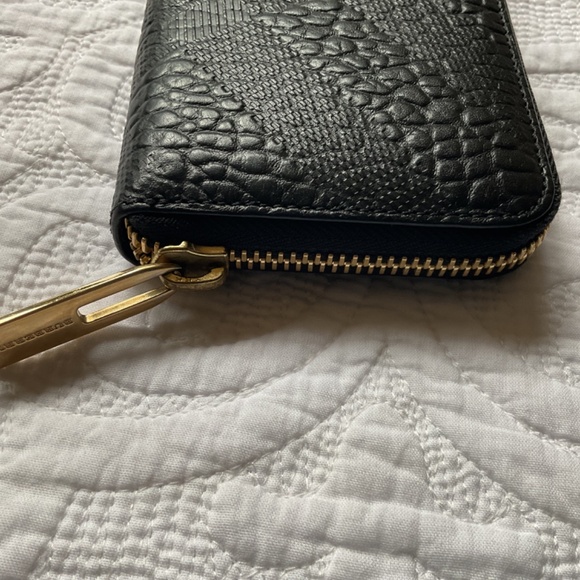 Burberry Embossed Check Signature wallet - Picture 10 of 16